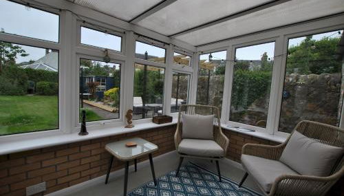 Carpenters Cottage- coastal stay with garden - Foto 4, Other