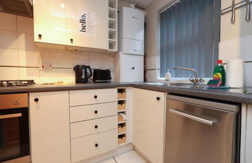 Cosy Bristol Townhouse - Free Parking - Sleeps 6 - By EKLIVING PARTNERS - Foto 8