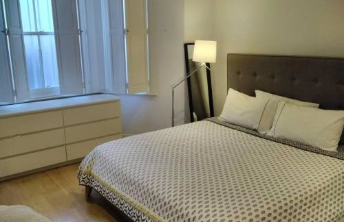 Super Kensington apt sleeps 2 to 4 with free WiFi - Foto 15