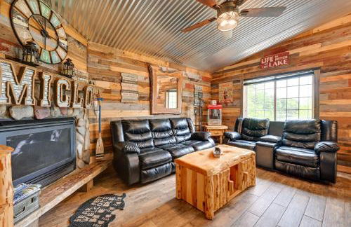 Lakeside Cabin with Fire Pit Near Pine Point Park! - Foto 5