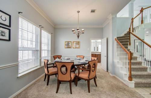 Luxury Pool Home Near Sugar Land Town Center - Photo 6