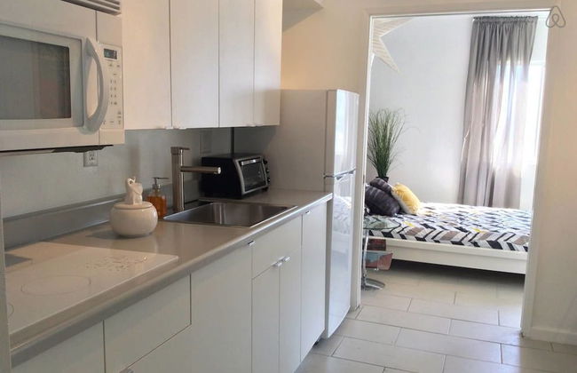 Modern Downtown Condo - Photo 9