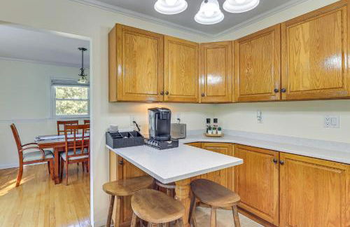 Spacious Fanwood Home with Decks, Walk to Park! - Foto 7