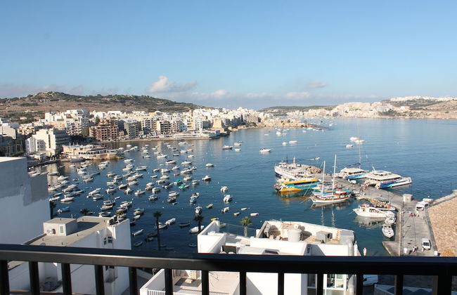 Islet Promenade Studio with Hot Tub and Panoramic Sea Views by GetawaysMalta - Foto 17