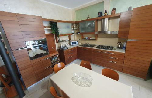 Appartamento Andromeda con 3 camere da letto, Parcheggio privato e 2 Bagni - Photo 3