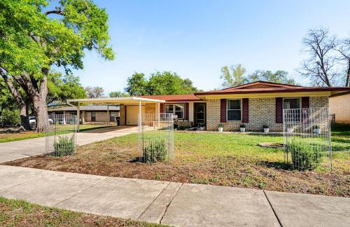 3 BR l Quiet Home with Gazebo l 5 min Medical center l Work room - Photo 41