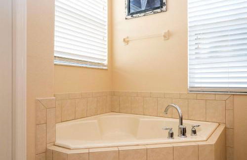 Stunning 5Bd Single Family Home with Pool Close to Disney 7420 - Foto 40