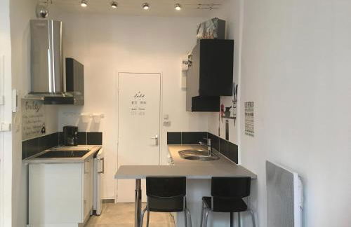 Le Suffren, studio classé ventilé ,wifi, à 100 m de la plage - Foto 10