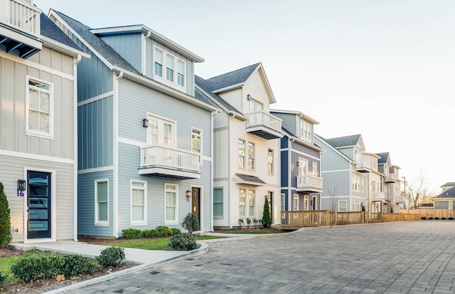 Connie by Avantstay Sleek 4BR Condo in Heart of Nashville - Photo 3