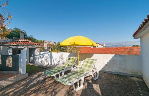 1 Bedroom Nice Apartment In Splitska - Photo 10