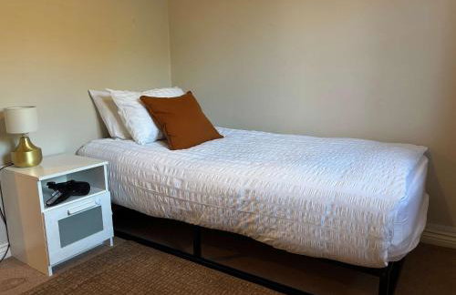 WS10 Contractor House 3 Bed 3 Bath with Parking - Foto 18