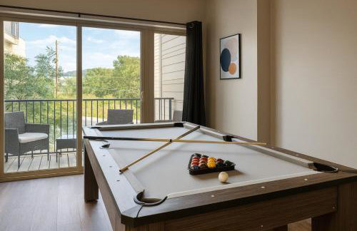 Family Group Retreat 3 Queens Pool Table 2nd - Photo 2