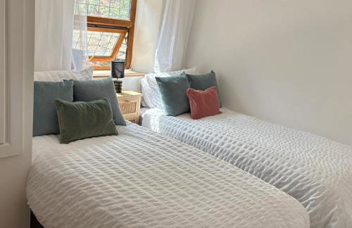 2 Bed Cottage near Sheffield and M1 - Foto 1