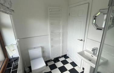 Staycation 3-bedroom home with panoramic views free off road parking - Foto 48