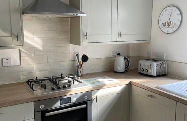 Bryntivy - a cheerful stone cottage close to beach - Foto 16