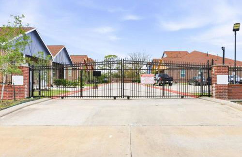 O26A Single Story 2BR Townhome King Beds Pet Friendly Houston - Foto 27