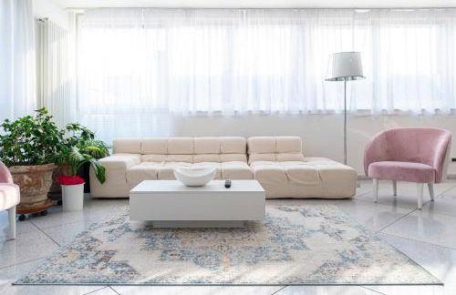 Artist House - Photo 8