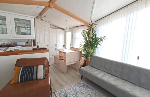 Lakes and woodlands hiking Overstone Holiday Park - Foto 5