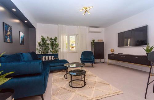 VILLA ALMIC with heated pool, 5 bedrooms, Gaming room, a multi-use playground court - Photo 17