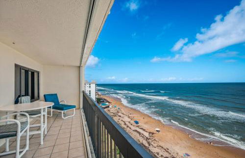 Luxury direct oceanfront corner penthouse with heated pool and garage parking - Foto 12