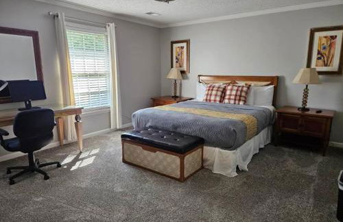 Luxury Pool with King beds Near Shops and Dining - Foto 23