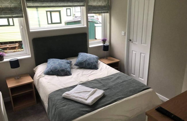 Beautiful and Tranquil Lakeside Lodge - Sleeps 5 - Foto 3