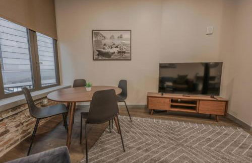 Classic and Chic Apartment 1 Bedroom - Photo 11