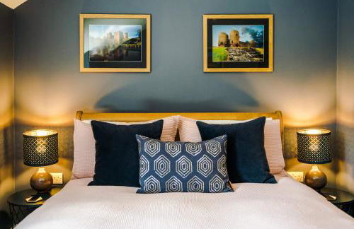 Castle Views cottage in historic village & woodfired hot tub - Photo 19