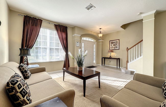 This Amazing 6 Bedroom Property With a Lake View - Foto 10