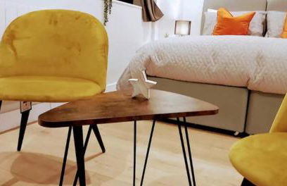 Market Haven Kingsize Studios Town Centre with Netflix, Business & Leisure travellers, multiple units available - Photo 3