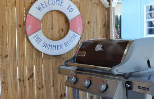 Tropical PoolHome Walk to Shops Near Beach - Foto 78