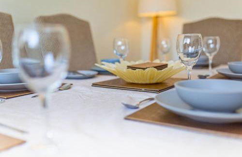 Central 2 Bed House w/ Garden and Free Parking! - Photo 16