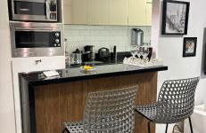 Apt perto da praia c vaga e arrumadeira e janelas anti ruídos - Foto 4