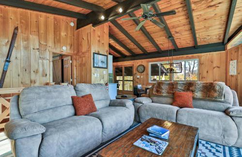 RoundTop Chalet - Hot Tub, Fire Pit & Mountain Views near Killington & Okemo - Foto 19