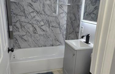 Upscale Peaceful Stay in Gary - Foto 9