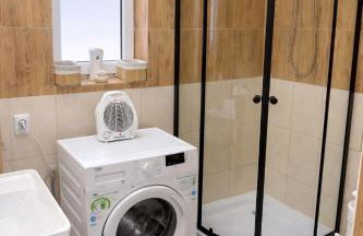 Domek w lesie blisko rzeki - Foto 6