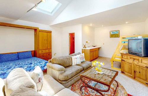 Urban Escape Compound - Photo 20