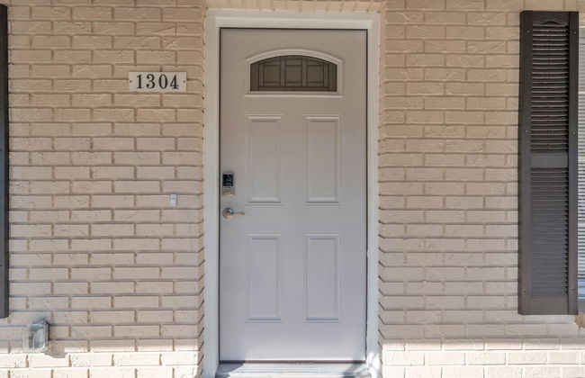 Serenity Retreat: Charming Home Near Attractions! 3 Bedroom Home by RedAwning - Foto 30