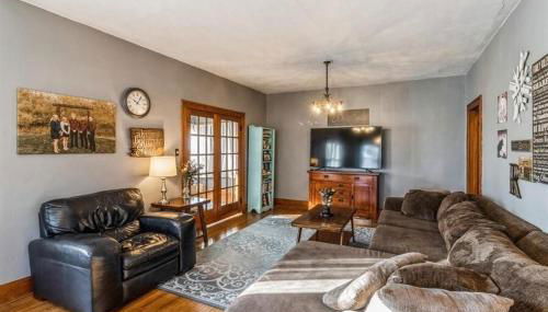 Bright 4BR Bungalow Sleep 12 near Des Moines & i80 - Foto 2