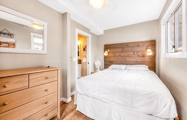 Secluded Cabin on Lake Okanagan - Photo 2