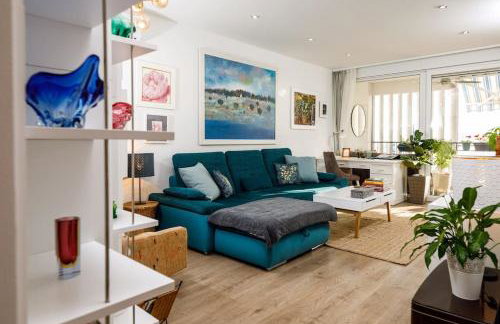 Sunset Oasis “VELLY” 1BR w/ Sea View & Parking - Foto 3