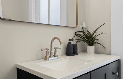 Bourbon-themed home w arcade & hot tub for groups - Foto 65