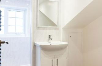 Gloucester-Beautiful 4 Bedroom Cottage-Sleeps 8-Free Parking-Fast Wi-Fi-Work or Leisure - Foto 17