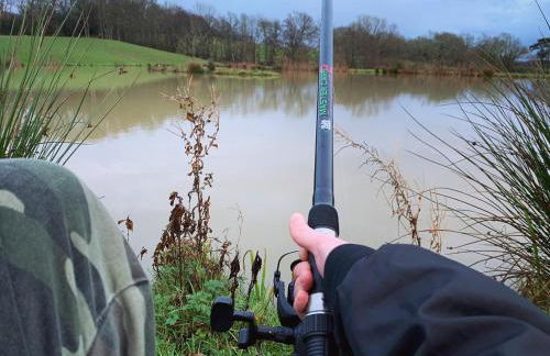 Snug & Secluded Lakeside Shepherds Hut 'Carp' - Foto 41
