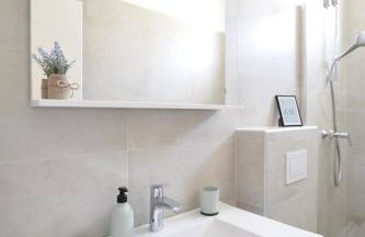 Tony's house in garden - Photo 12