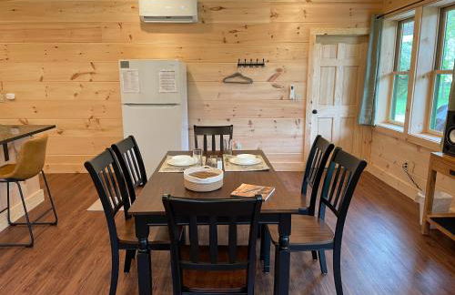 Creekside Getaway - King Bed - Full Kitchen - Foto 17