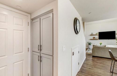 Game Night Meets Wine Country Elegance - Foto 11