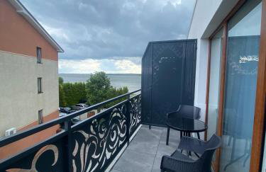 SOLEK, Apartamenty hotelowe i pokoje gościnne ze śniadaniem, przyjazne zwierzętom, wyjątkowe, z widokiem na Jezioro Jamno i w bardzo bliskiej odległości od morza - Foto 49