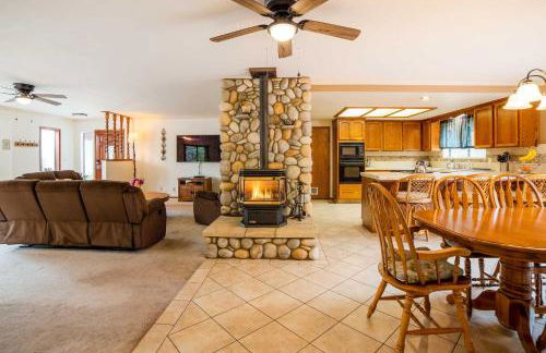 Deck and Hot Tub Rustic Groveland Home! - Foto 3