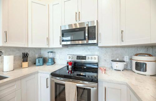 Stylish Retreat with Pool near The Parks - Foto 14